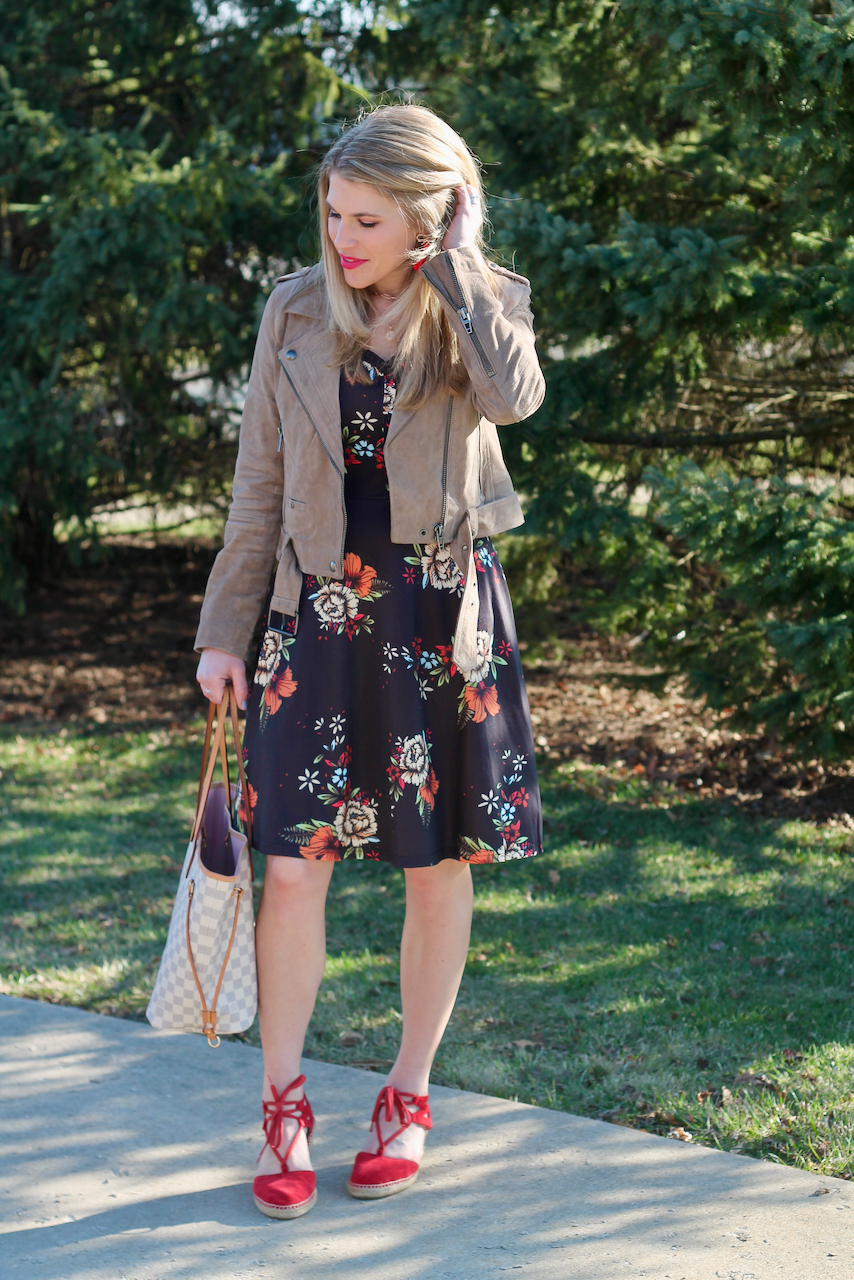 Turning Heads Linkup- Styling an Olive Green Bag with Dark Florals -  Elegantly Dressed and Stylish